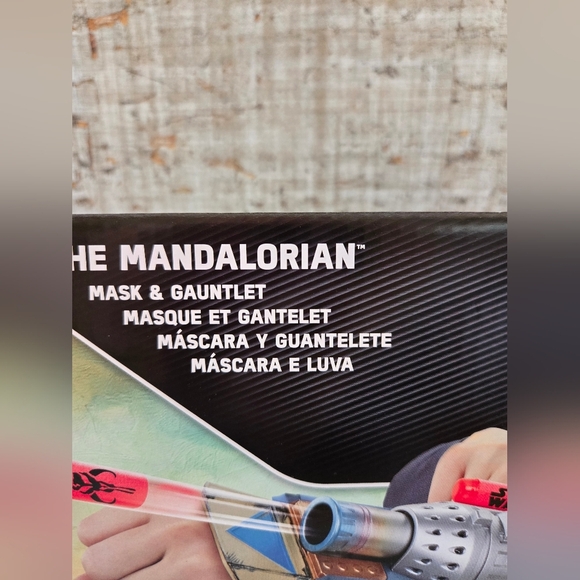 New Star Wars Madalorian Mask And Gauntlet Set Hasbro Disney Nerf - Picture 10 of 10